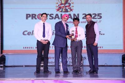 Best School In Varuna