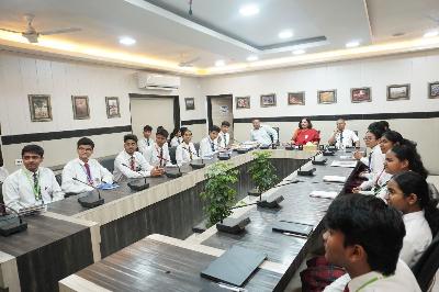 Best School In Varuna