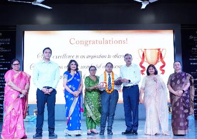 Best School In Varuna