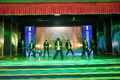 Best School In Varuna