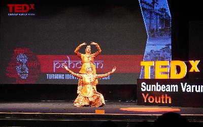 Best School In Varuna