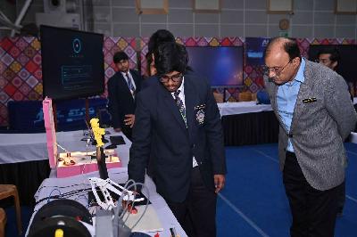 Best School In Varuna