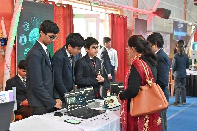 Best School In Varuna