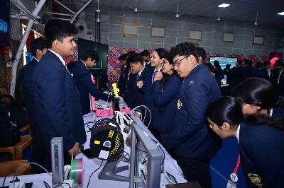 Best School In Varuna