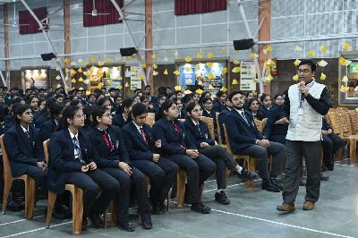 Best School In Varuna