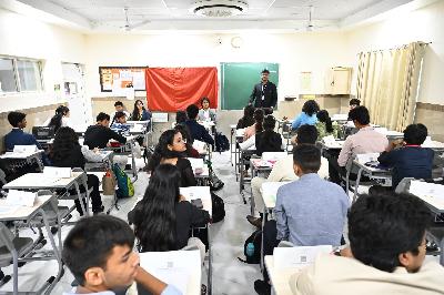 Best School In Varuna