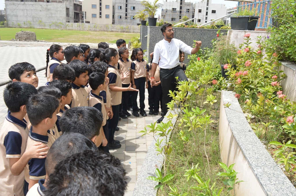 Best School in Dindoli