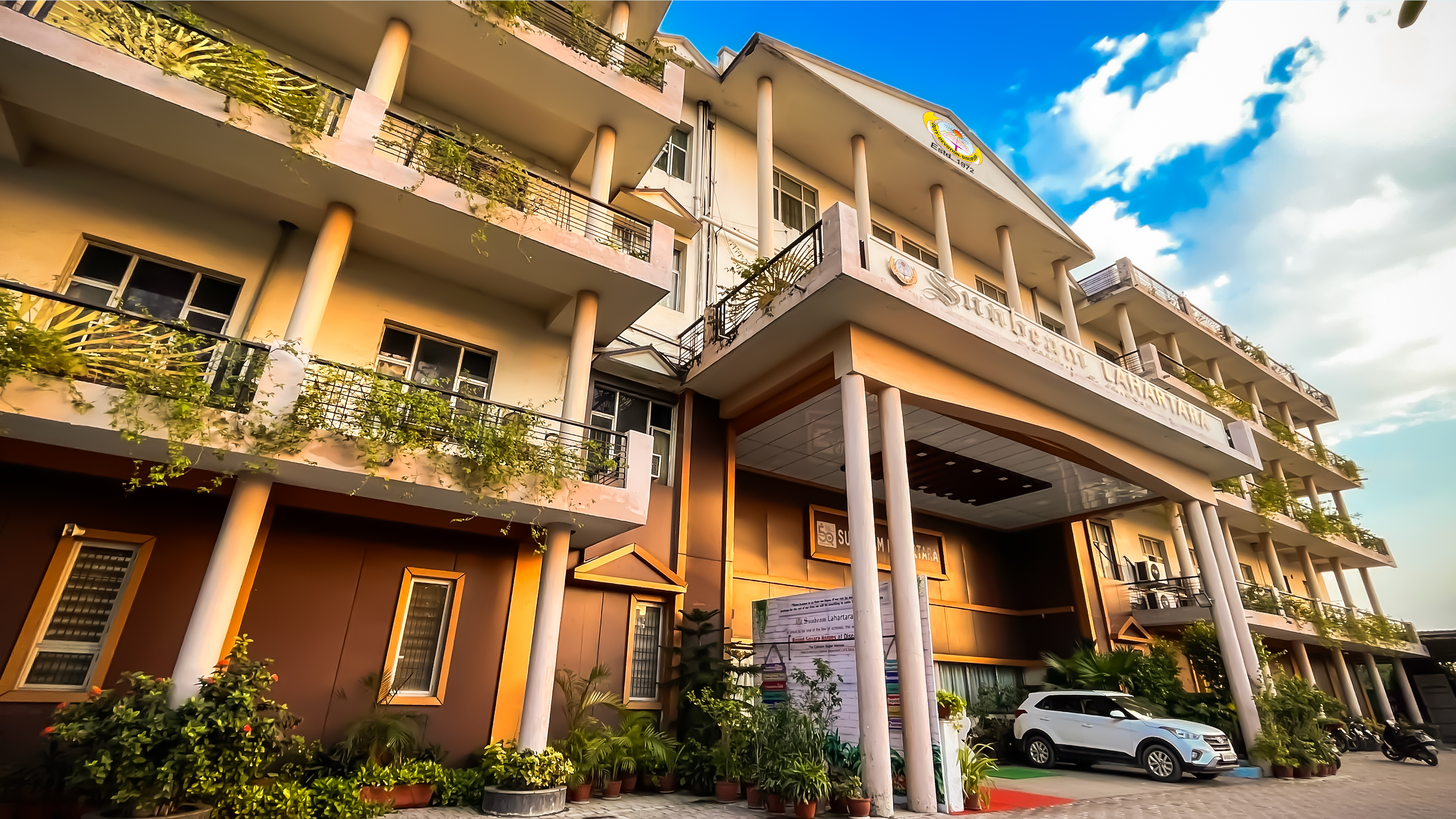 Best School In Lahartara