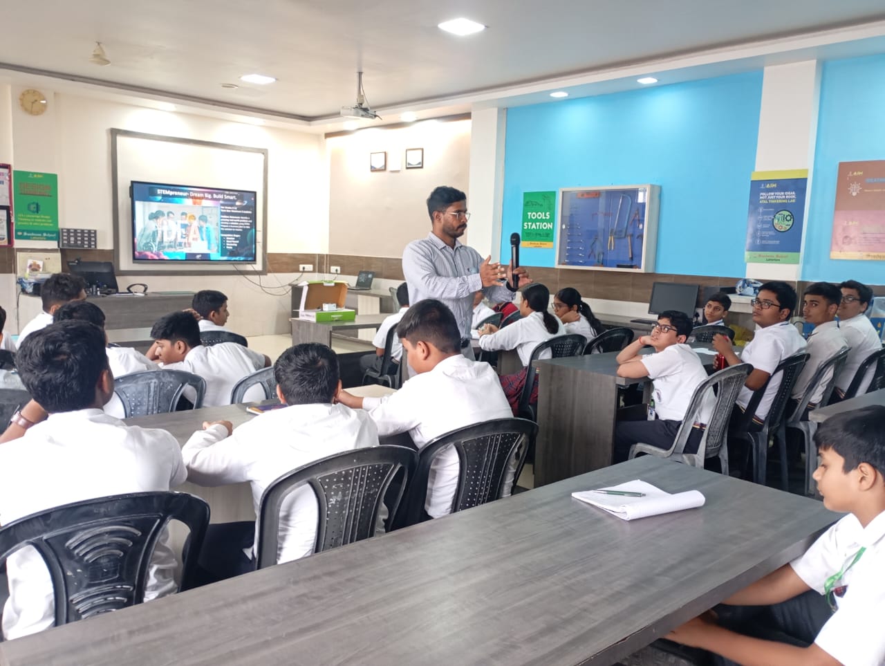 Best School In Lahartara