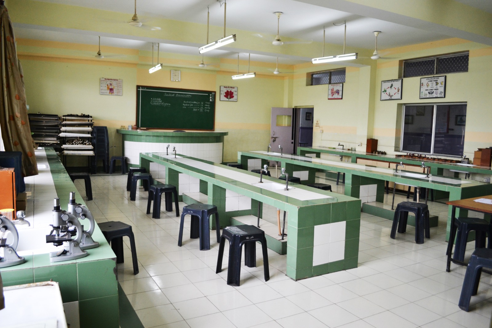 Best School In Lahartara