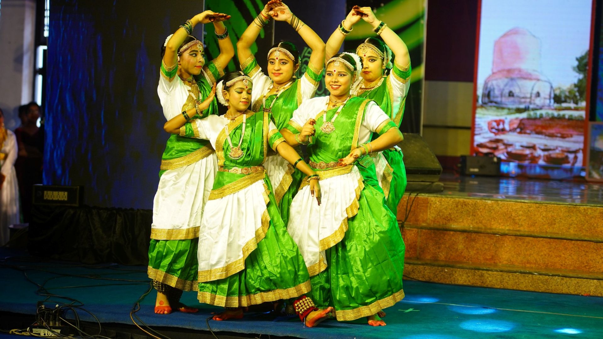 Best School In Lahartara