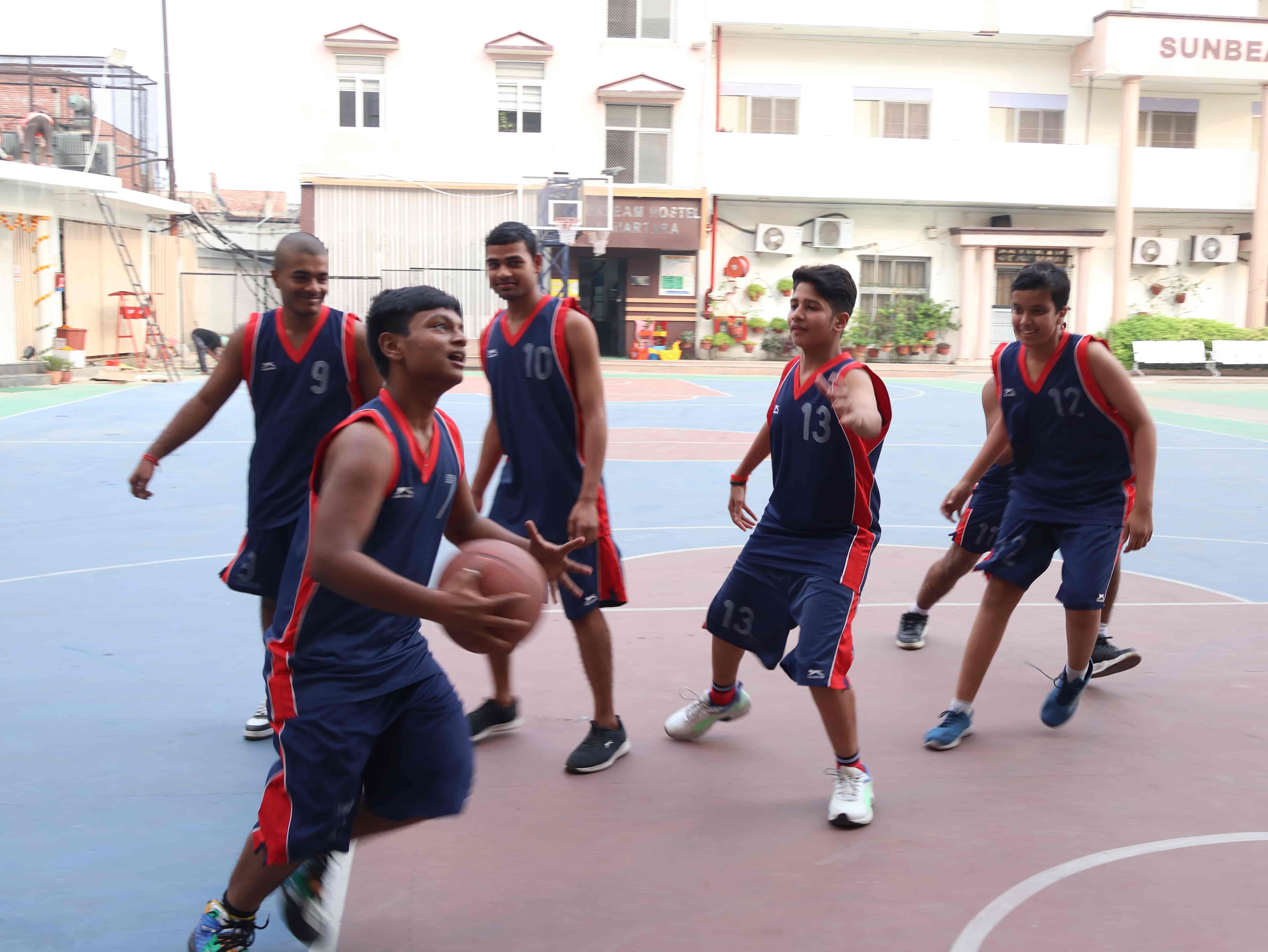 Best School In Lahartara