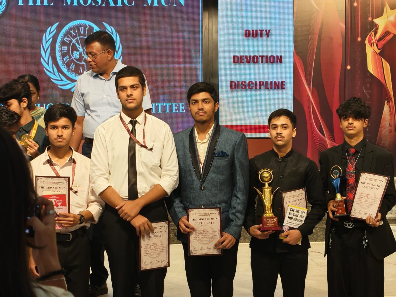 Best School In Lahartara