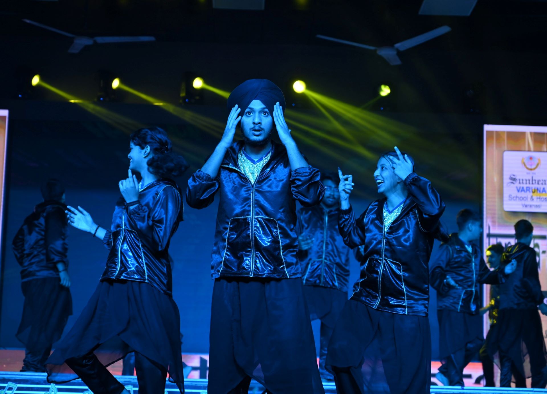 Best School In Varuna