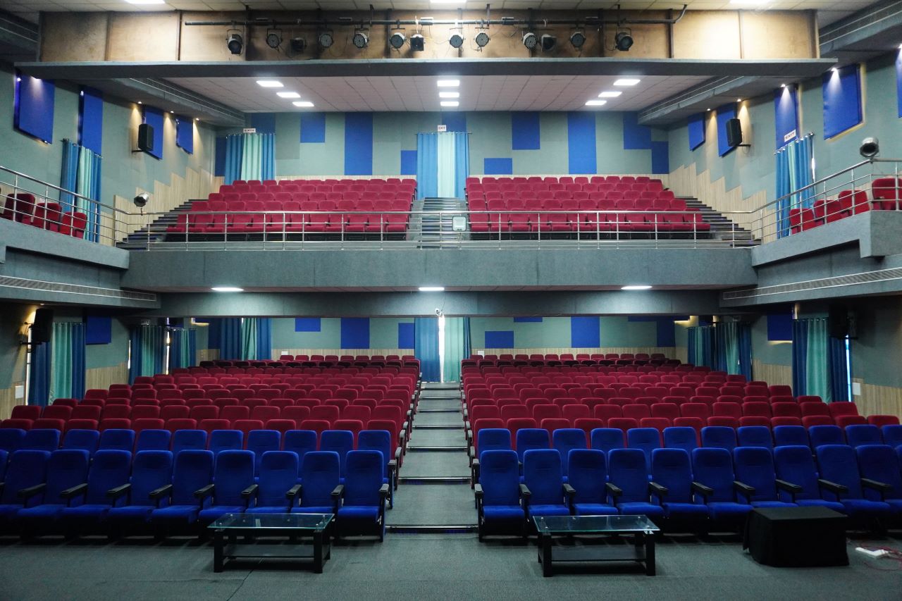 Best School In Varuna