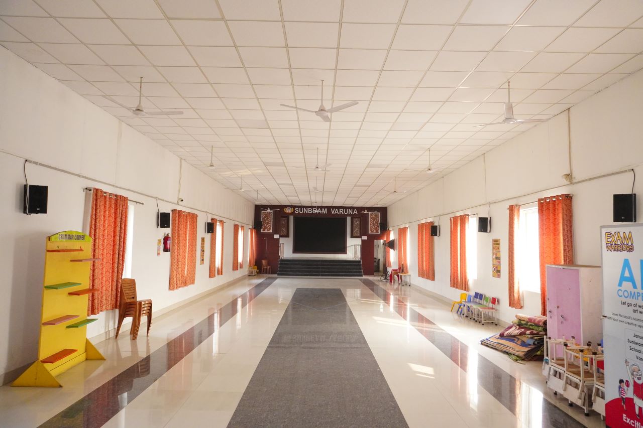 Best School In Varuna