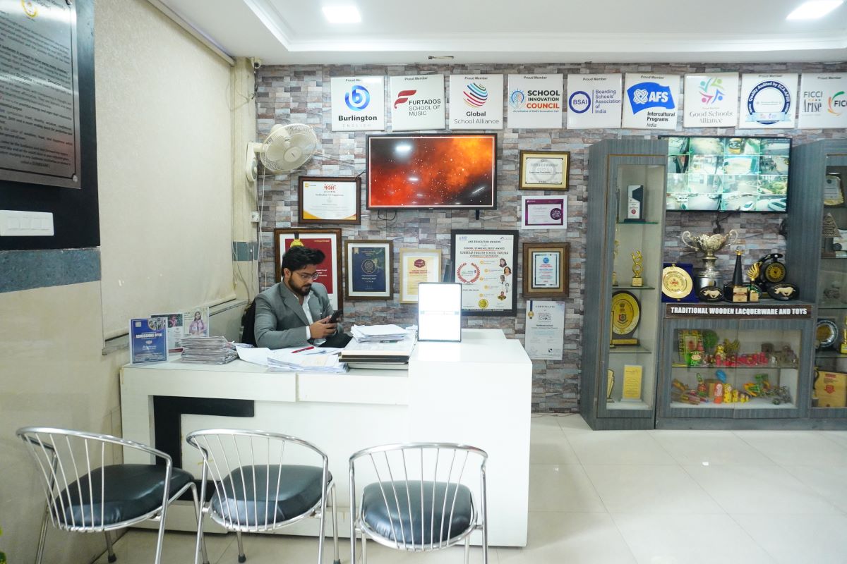 Best School In Varuna