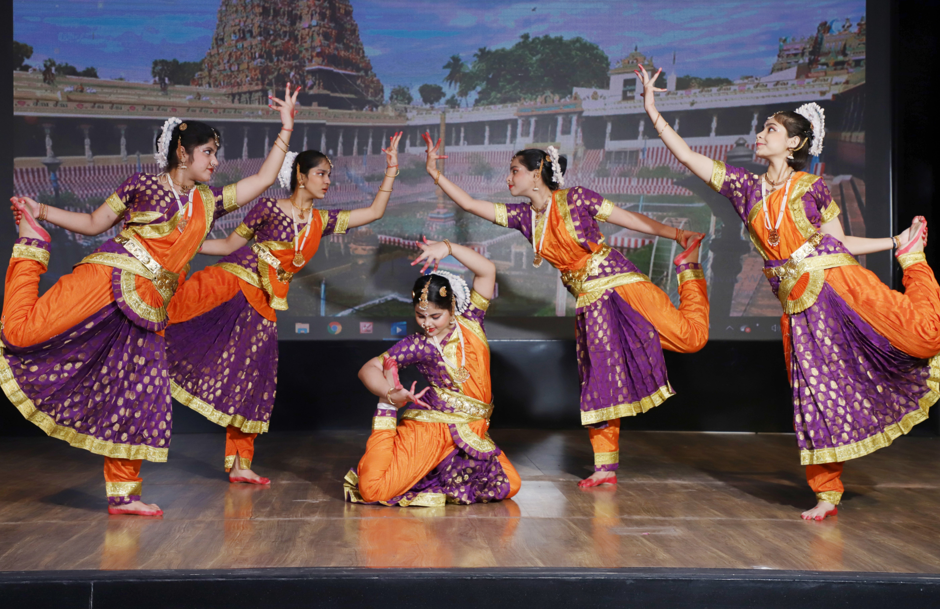 Best School In Varuna