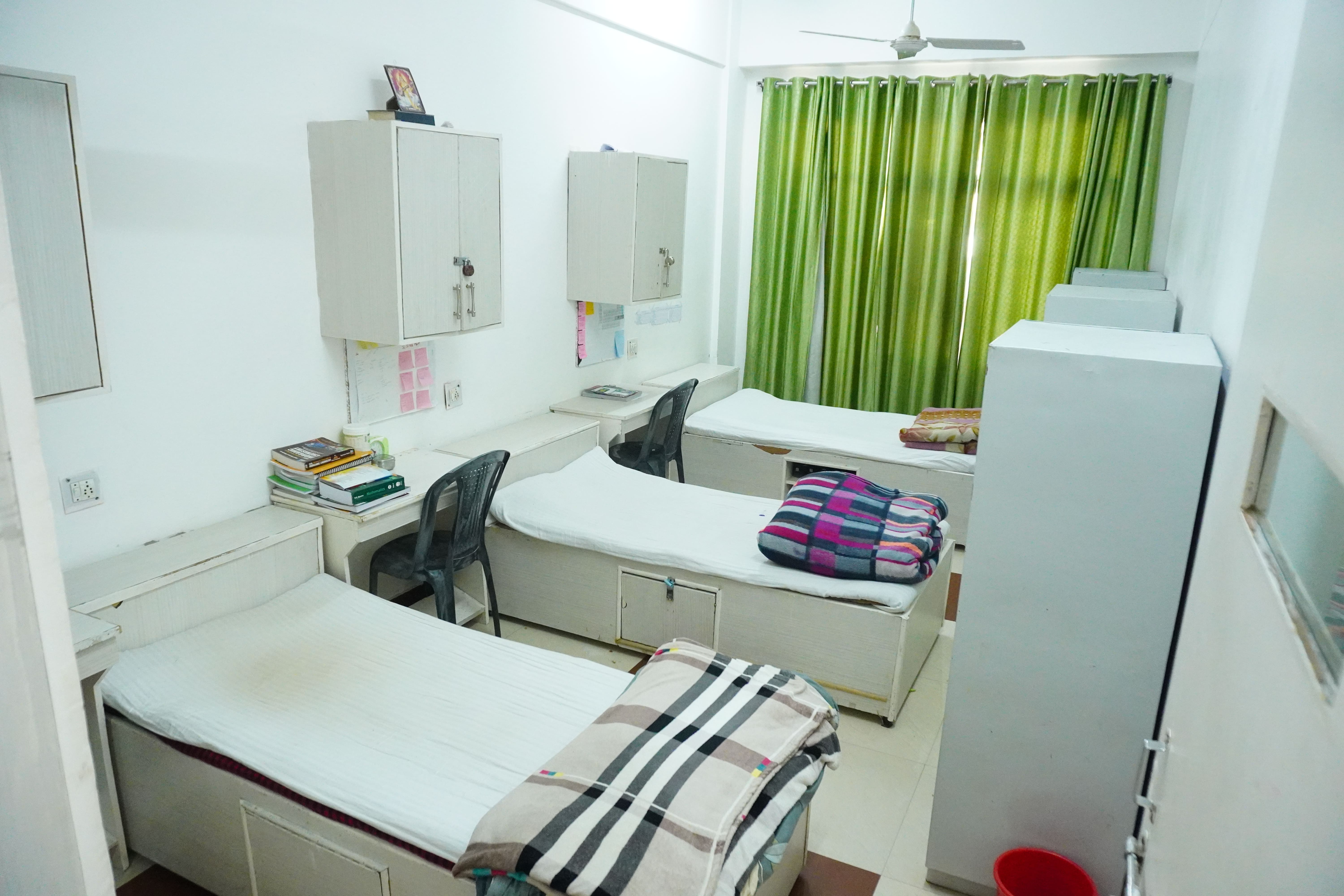 Best School In Varuna