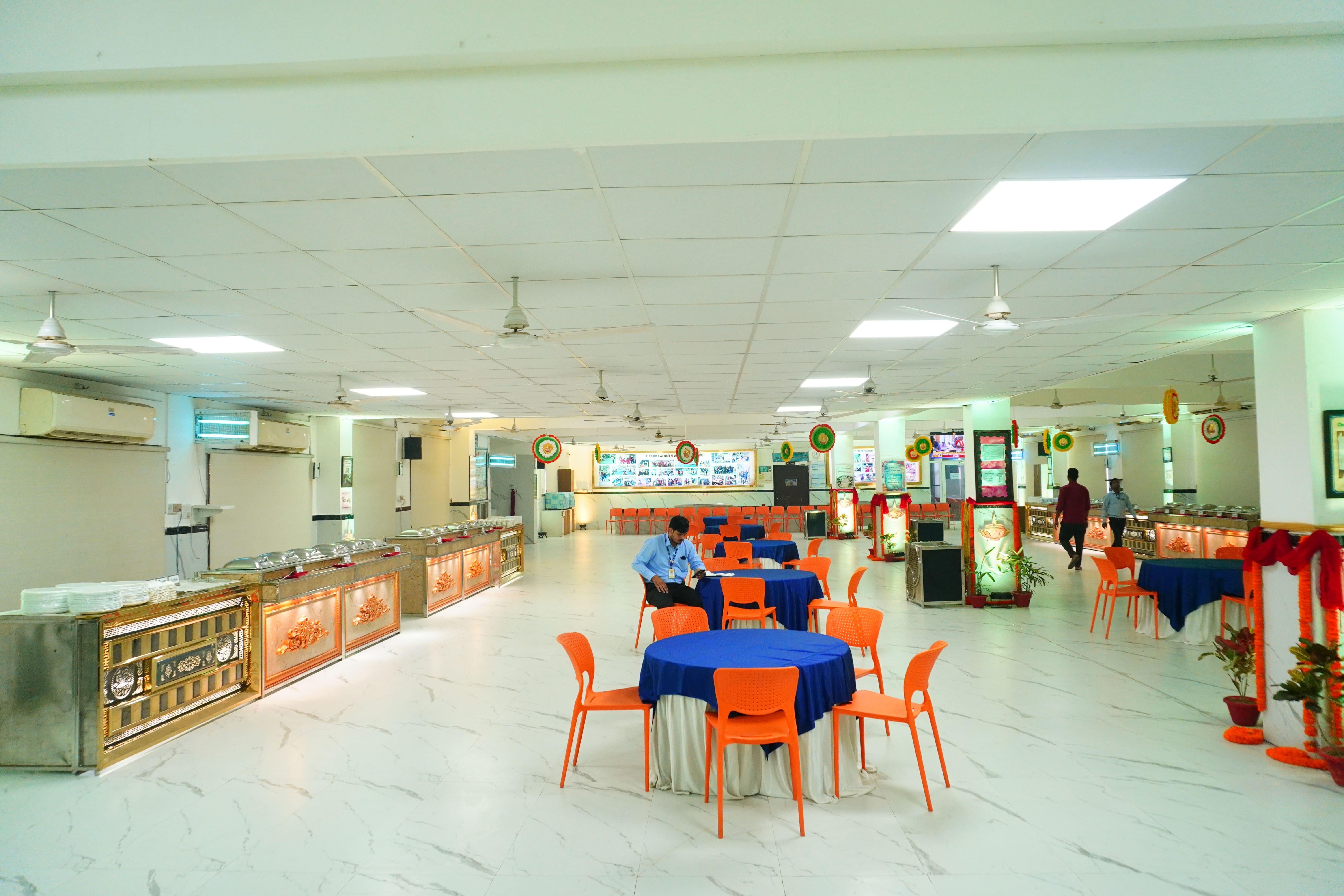 Best School In Varuna