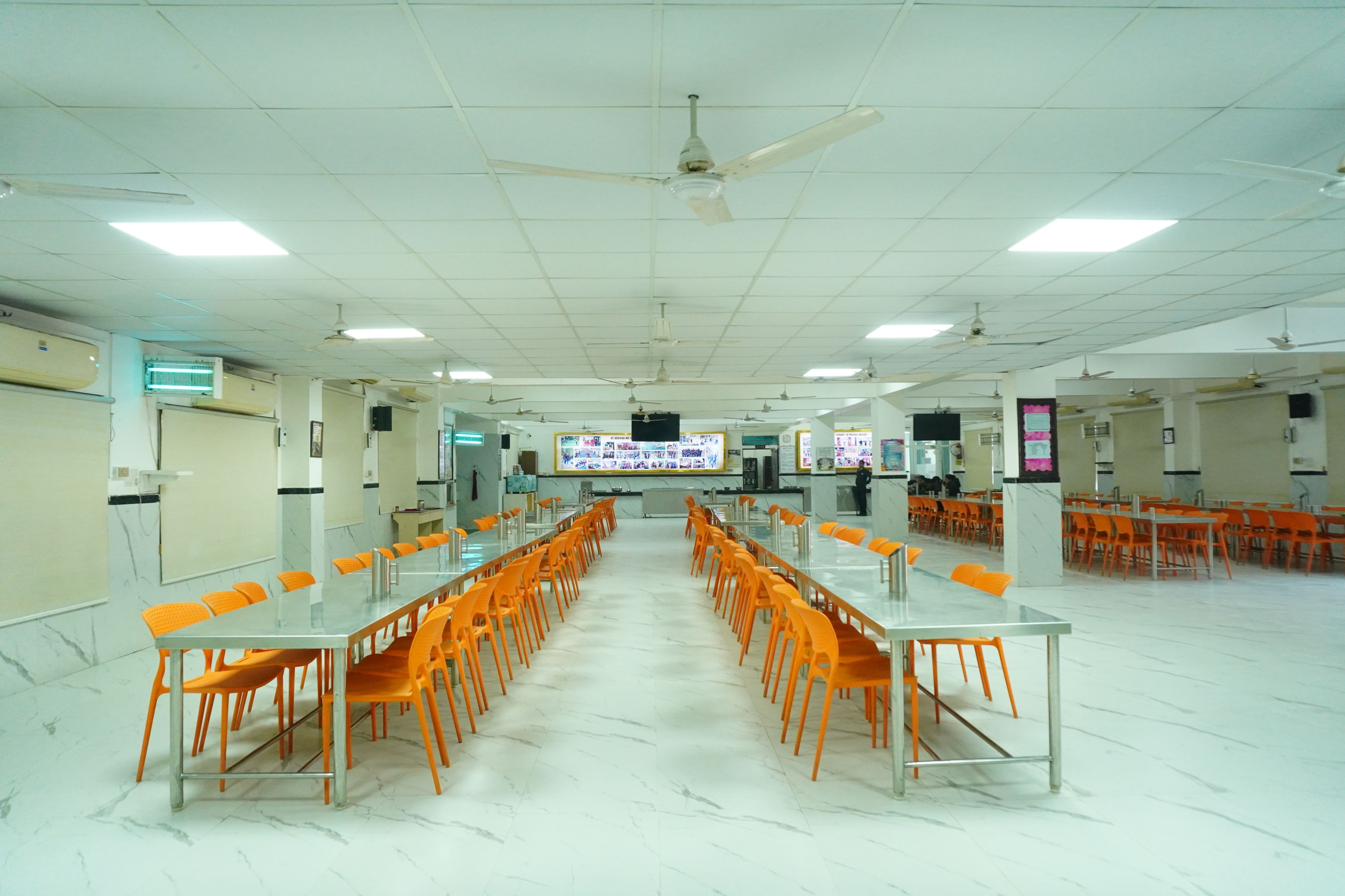 Best School In Varuna