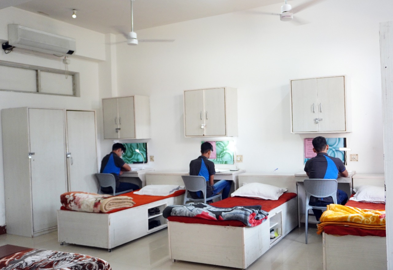 Best School In Varuna