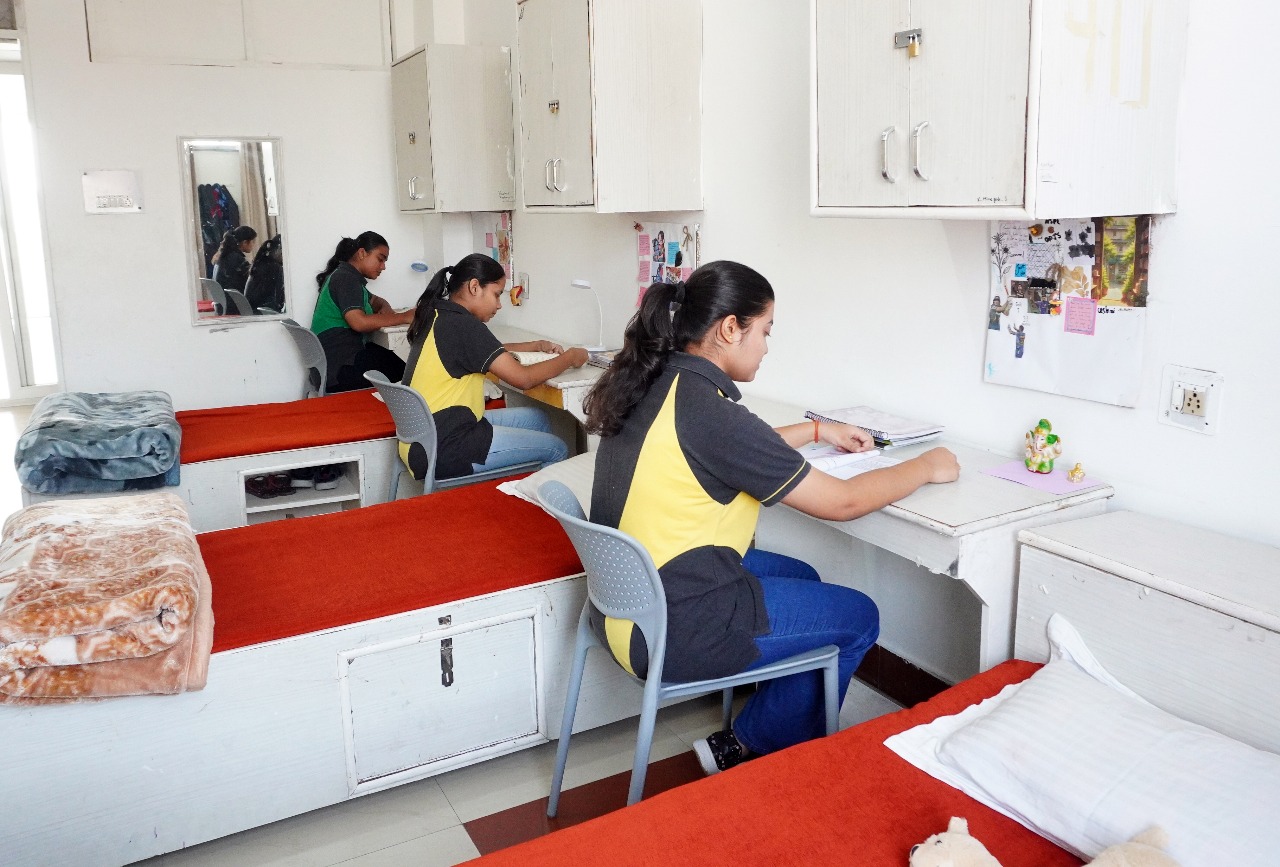 Best School In Varuna