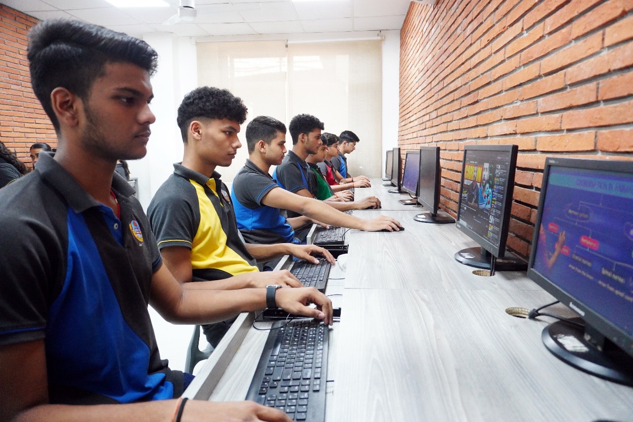 Best School In Varuna