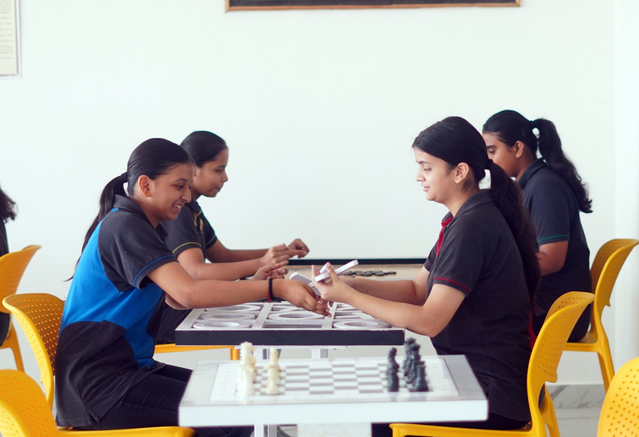 Best School In Varuna