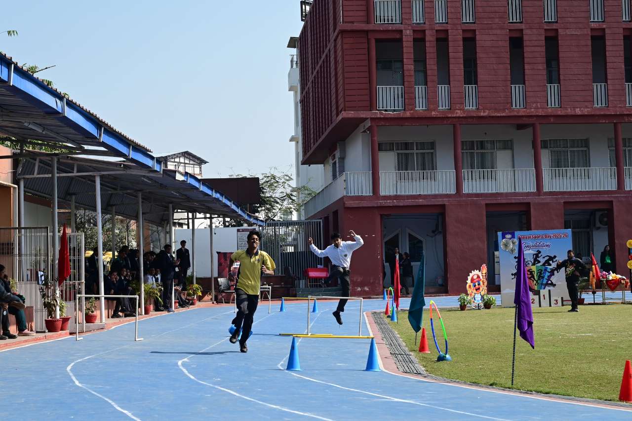 Best School In Varuna