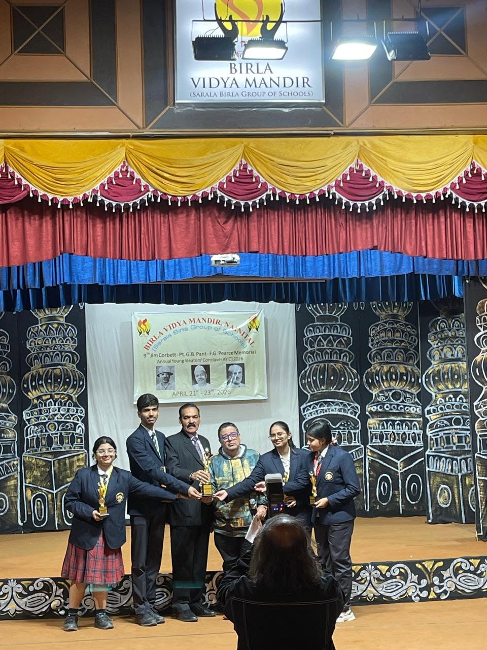 Best School In Varuna