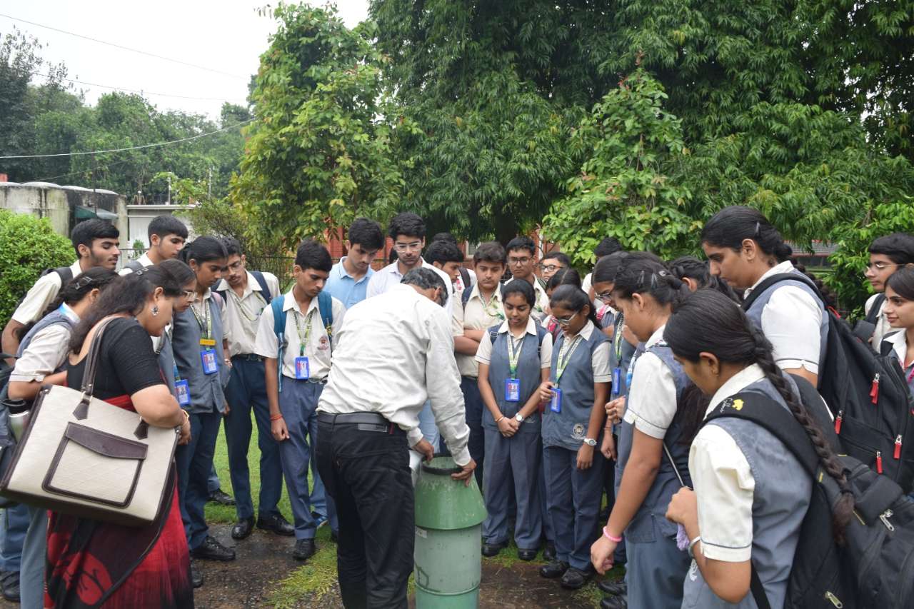 St. Thomas, Loni - Best School in Loni