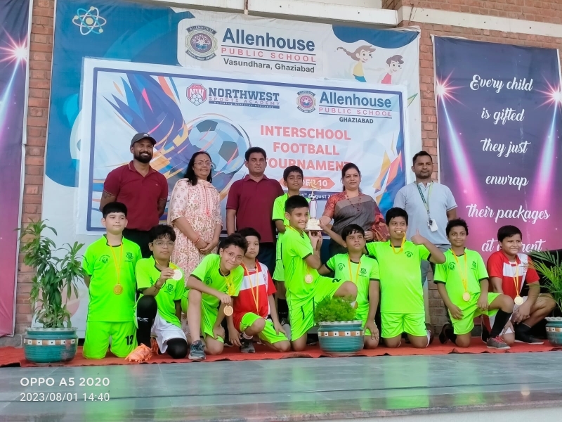 Got Gold medal in interschool competition held on 1 Aug in Allen House.